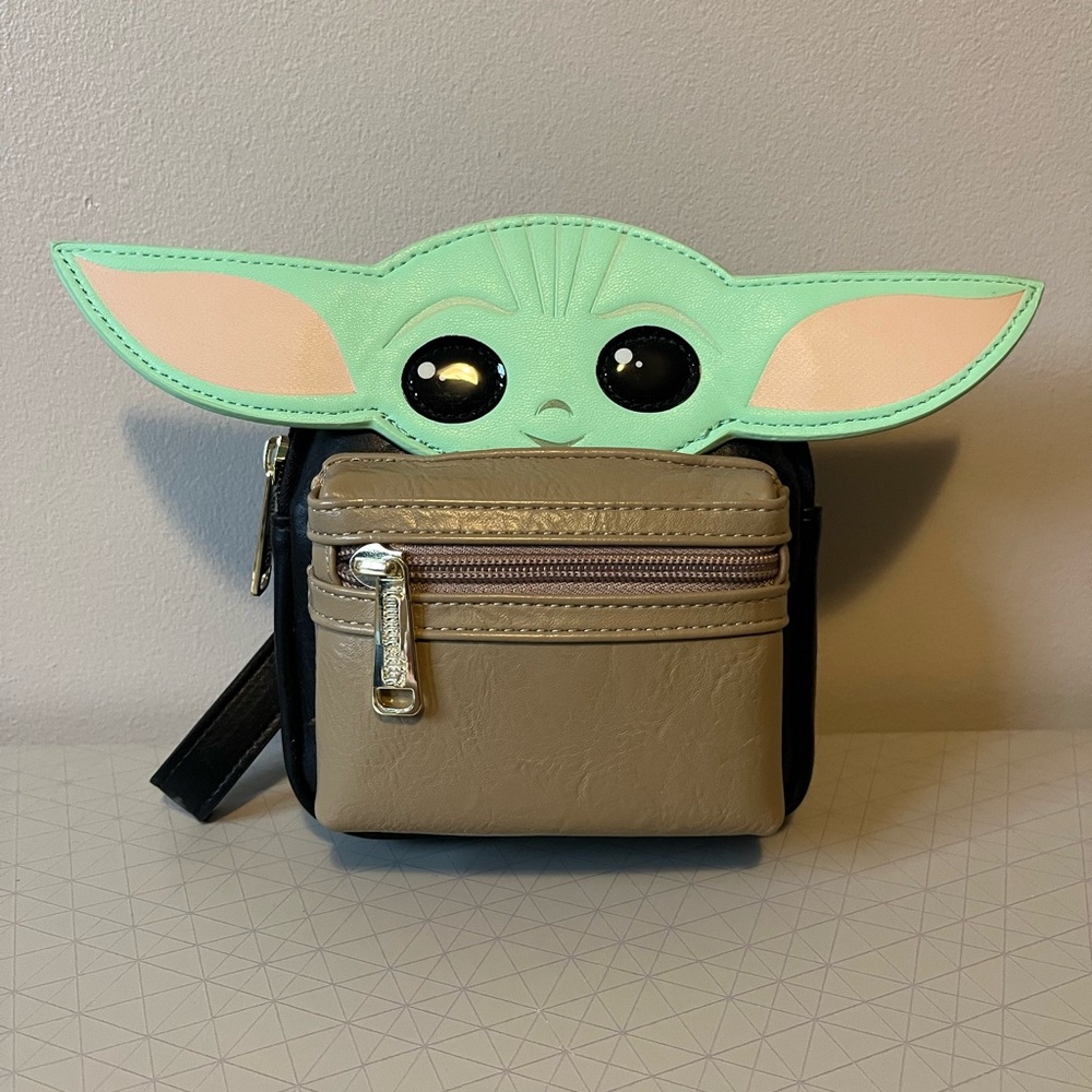 Disney Loungefly the Mandalorian Grogu Wristlet